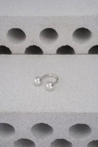 Antony schmuck Access All areas Ring mit zwei Kugeln in Silber