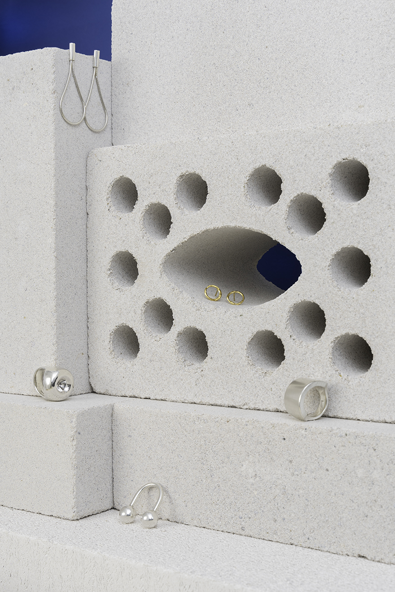 Antony schmuck Access All areas Arrangement in Silber mit drei Ringen und zwei Paar Ohrringen, ein Paar in Gold Vermied