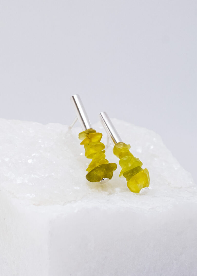 Ohrstecker mit grünem Terpentin Edelstein, beweglich